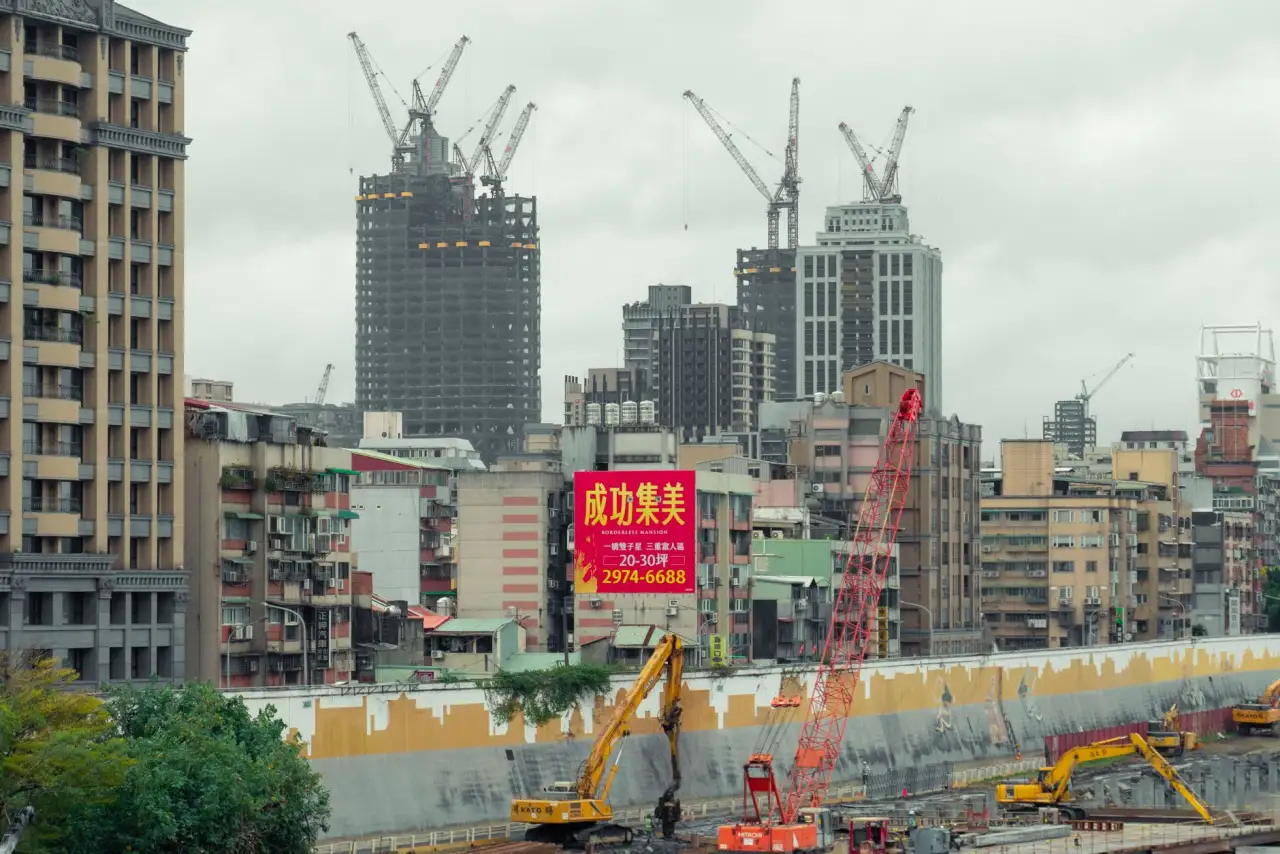 海南政企数字化平台建设的关键技术与实施路径分析
